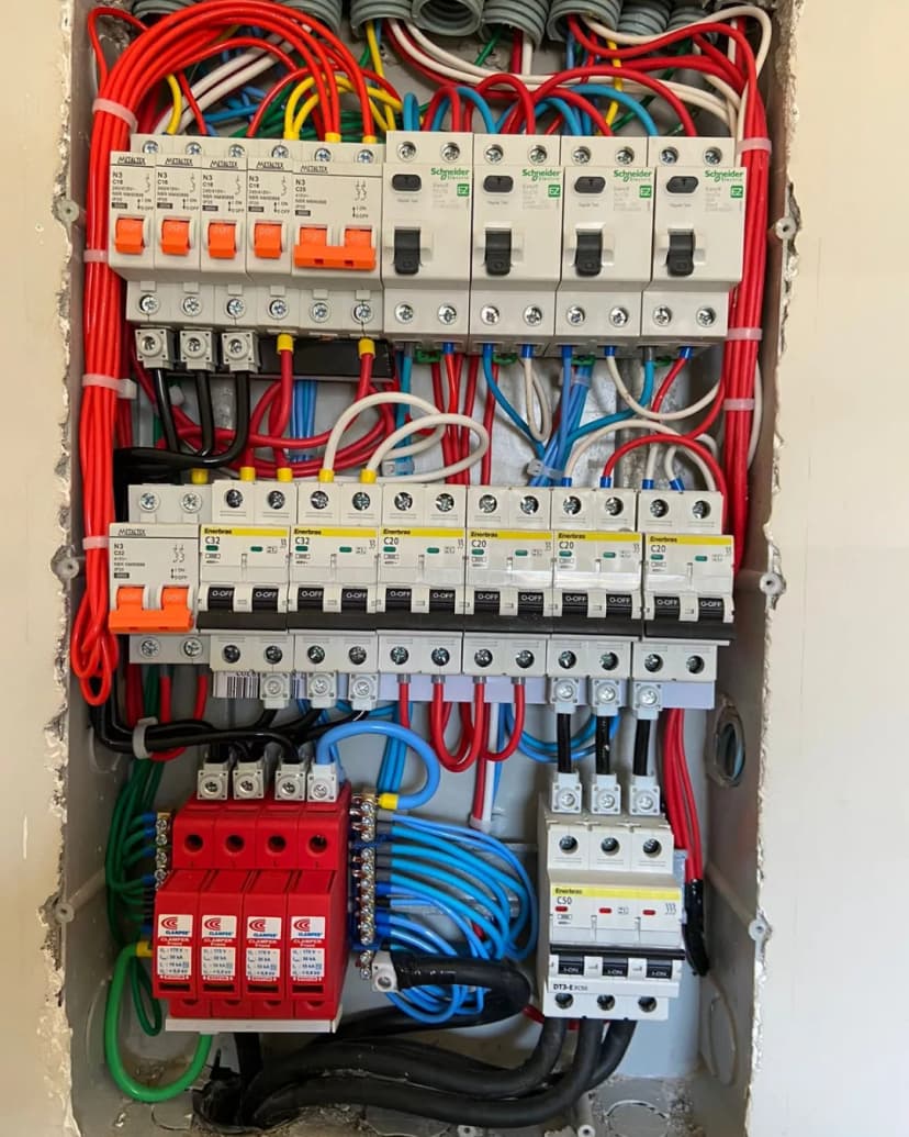 Trabalho de eletricista por Paulo Alexandre Siqueira