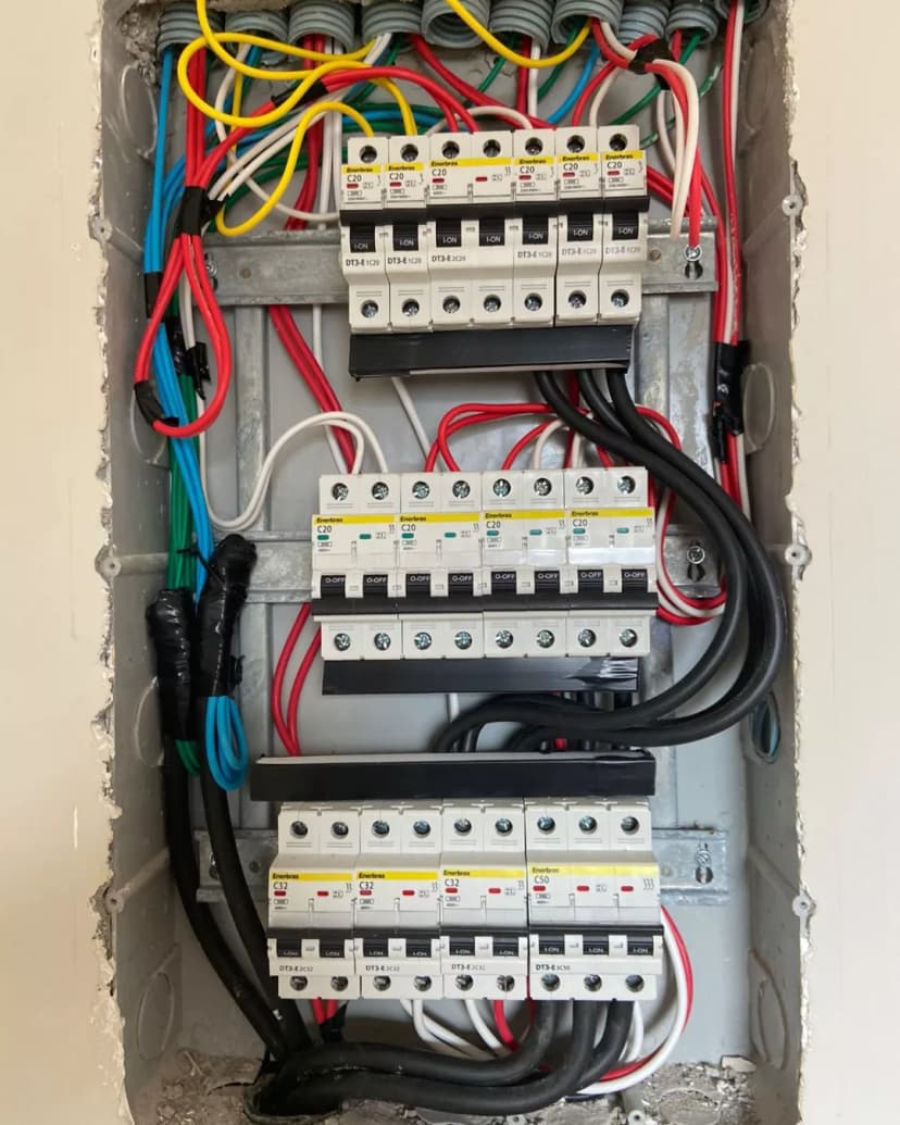 Trabalho de eletricista por Paulo Alexandre Siqueira