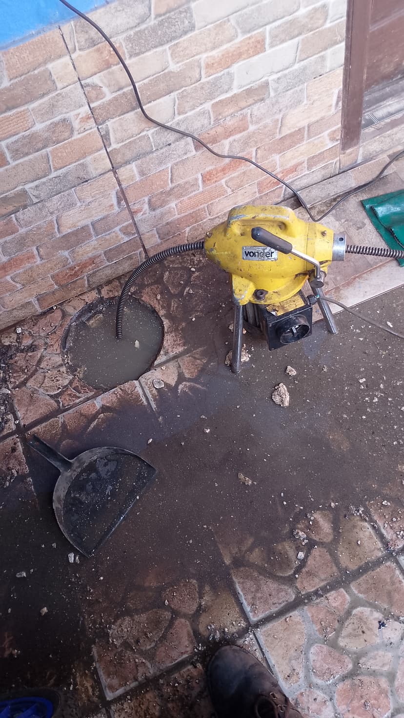 Trabalho de desentupidor por Maikon