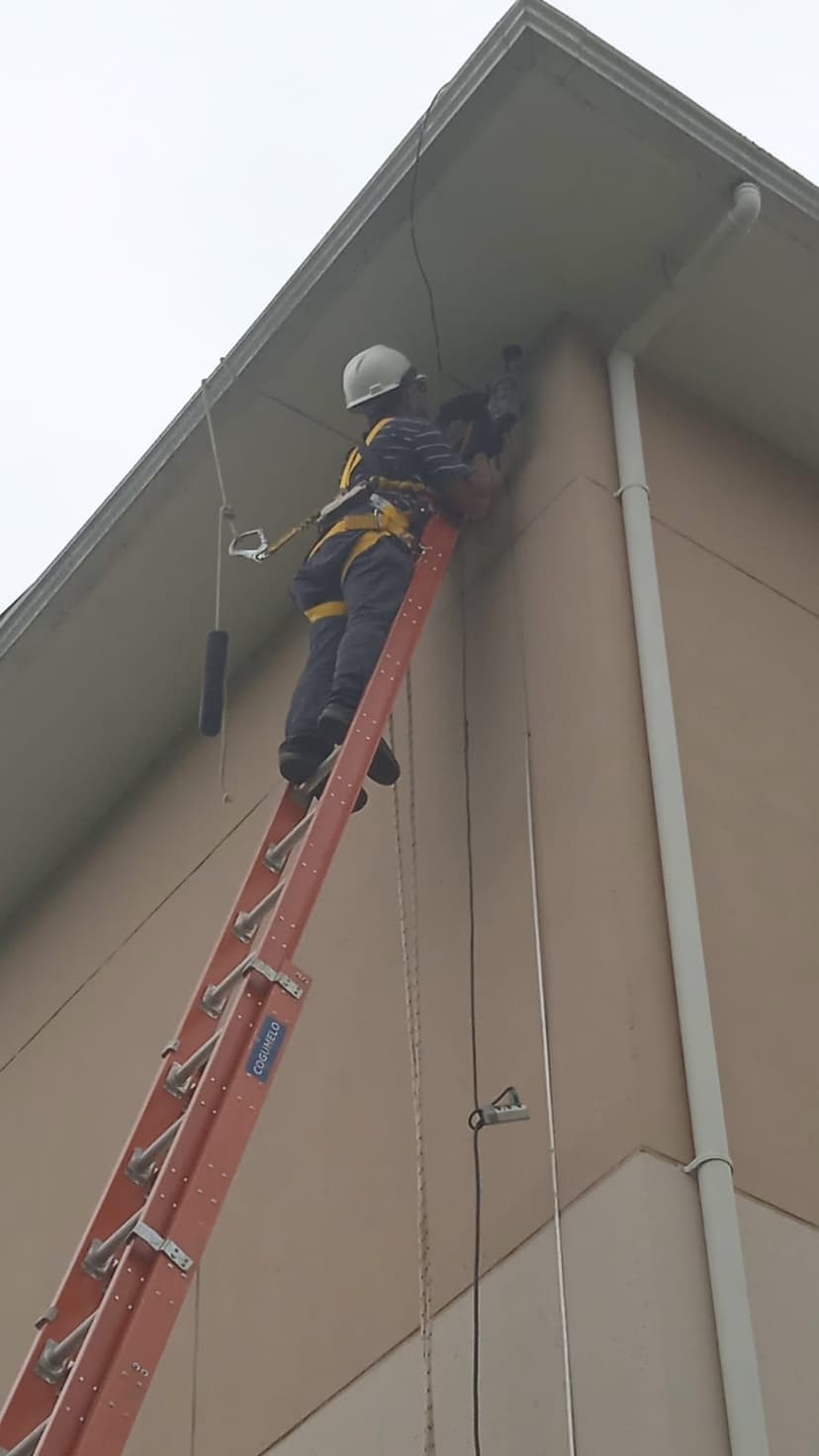 Trabalho de eletricista por Alejandro