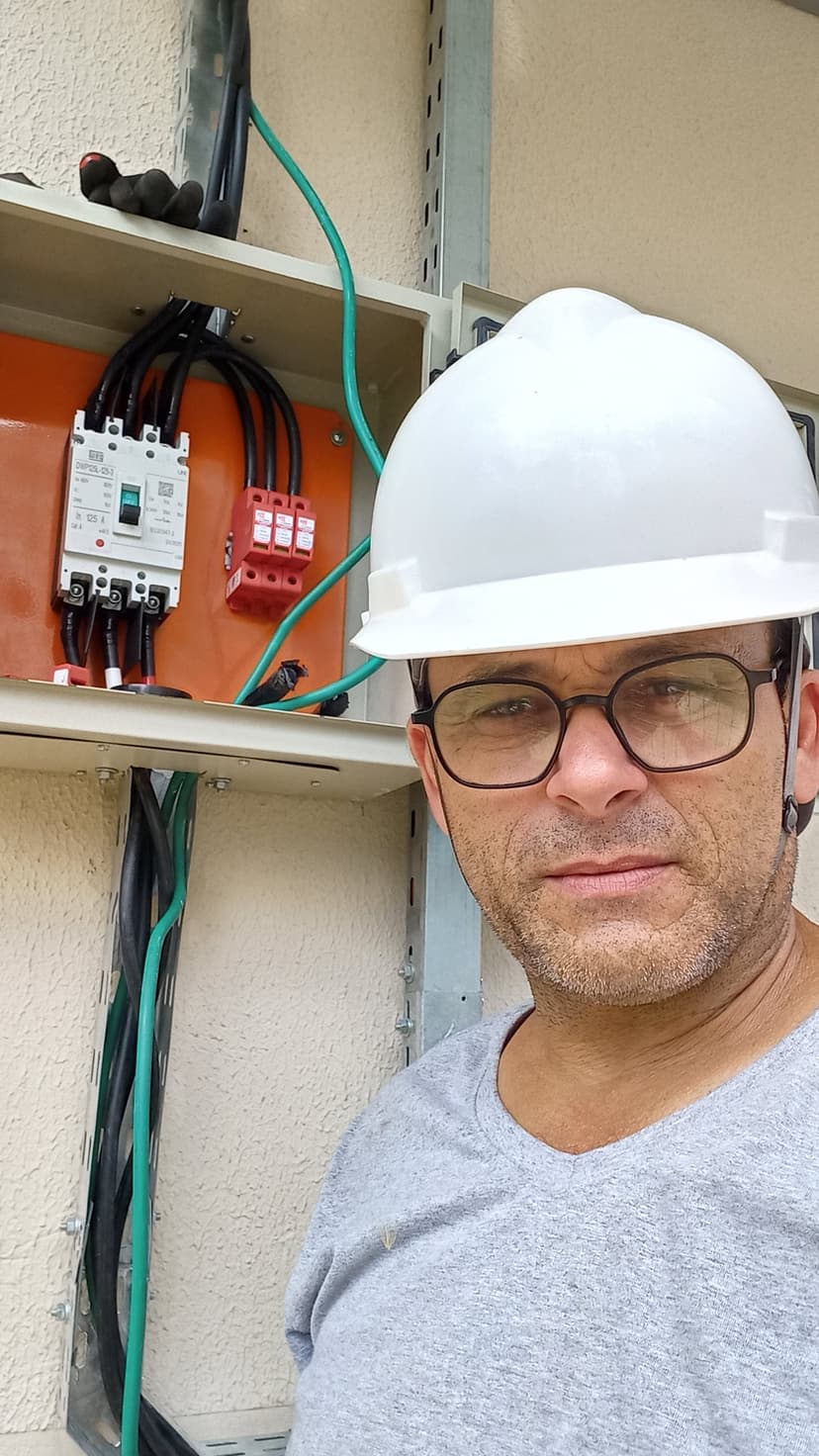 Trabalho de eletricista por Alejandro