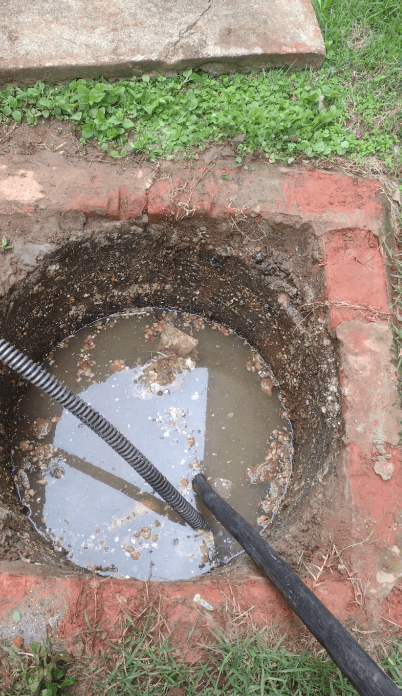 Trabalho de desentupidor por Maikon