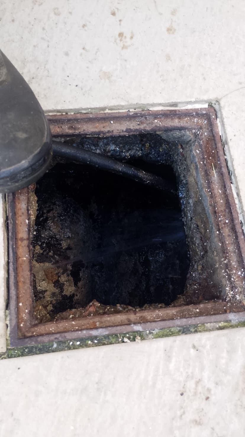 Trabalho de desentupidor por Maikon