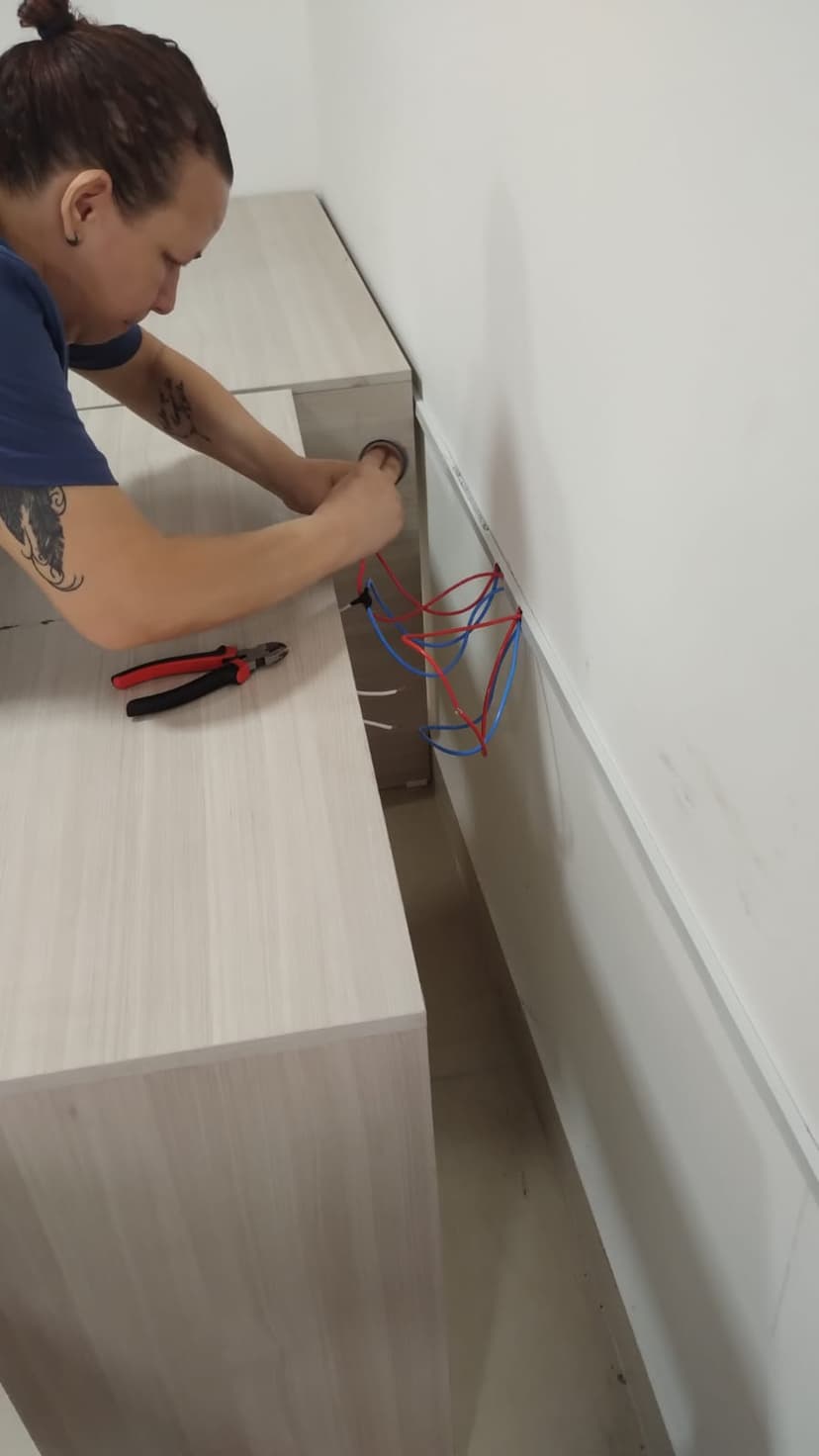 Trabalho de eletricista por Sr Nilson ou Perdigão