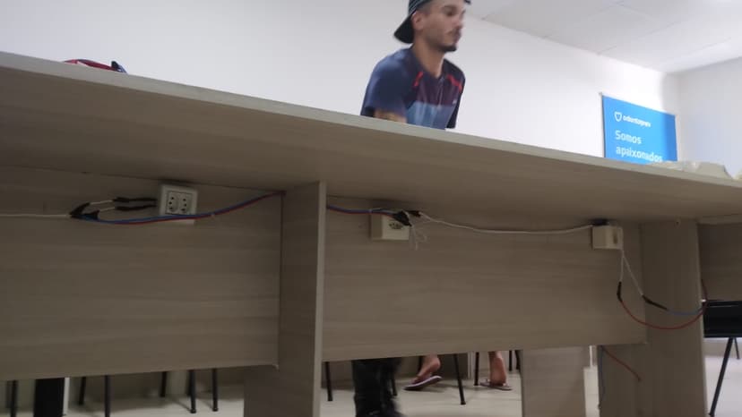 Trabalho de eletricista por Sr Nilson ou Perdigão