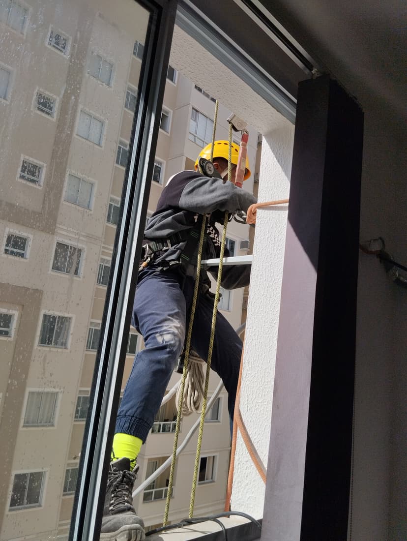 Trabalho de técnico em ar condicionado por Cesar