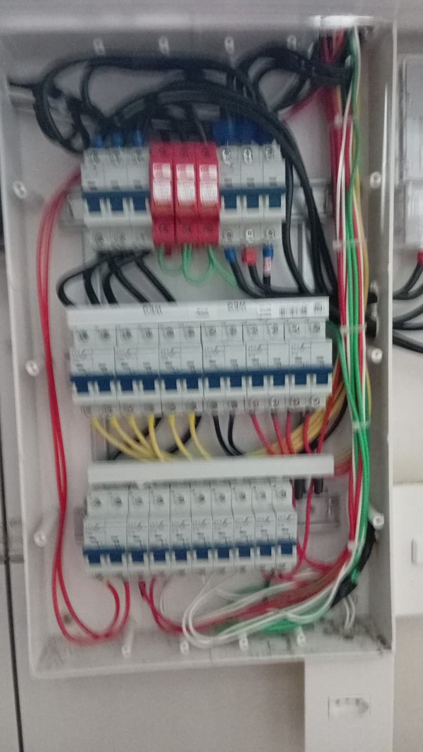 Trabalho de eletricista por Sr Roque