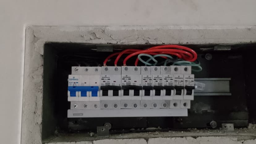 Trabalho de eletricista por JN.manutenção.CWB