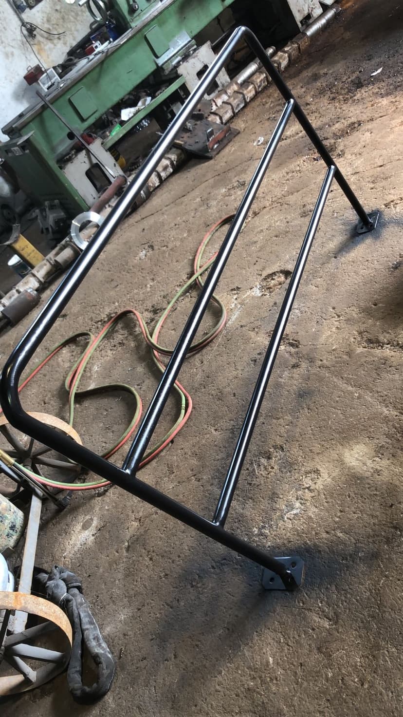 Trabalho de serralheiro por HK Serralheria e Manutenções em Solda