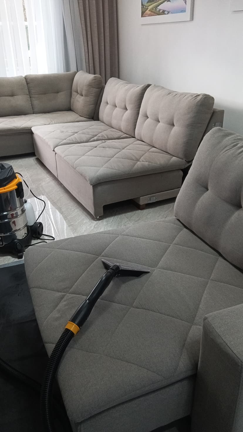 Trabalho de limpador de carpetes e estofados por Nei Oliveira