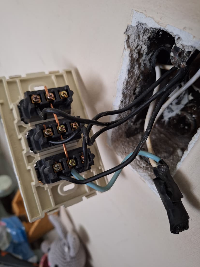 Trabalho de eletricista por Paulo Alexandre Siqueira