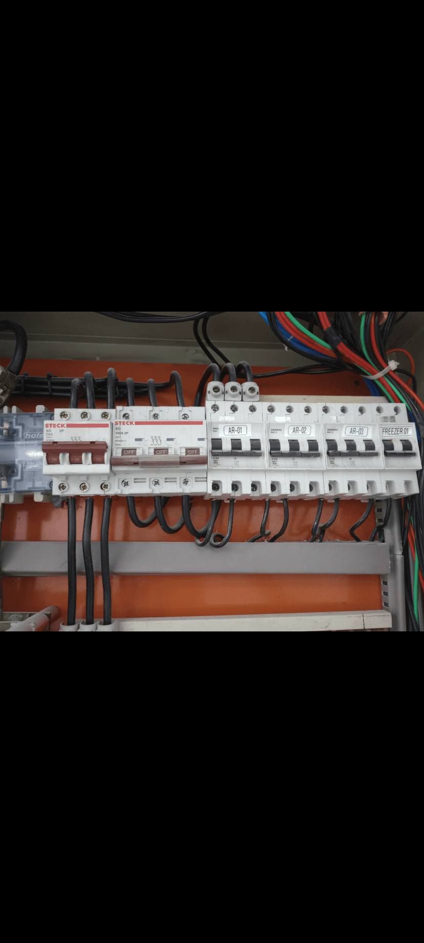 Trabalho de eletricista por Sr. Alecsandro Oliveira