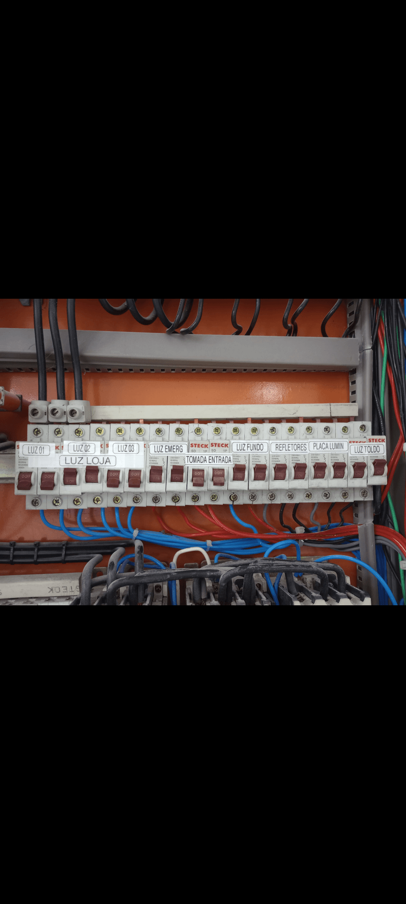 Trabalho de eletricista por Sr. Alecsandro Oliveira