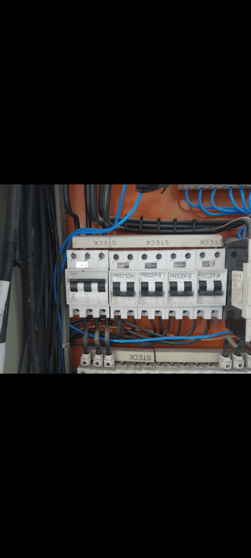 Trabalho de eletricista por Sr. Alecsandro Oliveira