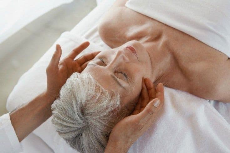 Trabalho de massoterapeuta por Hellen Roose