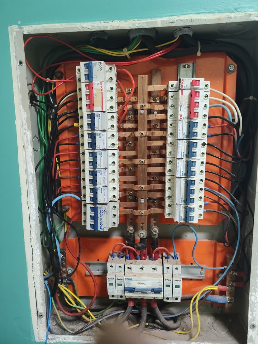 Trabalho de eletricista por VM elétrica e climatização