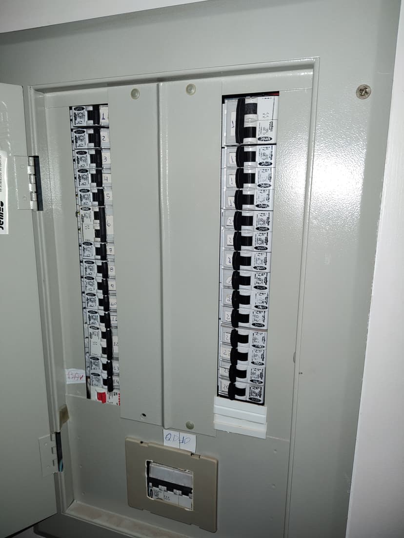 Trabalho de eletricista por VM elétrica e climatização