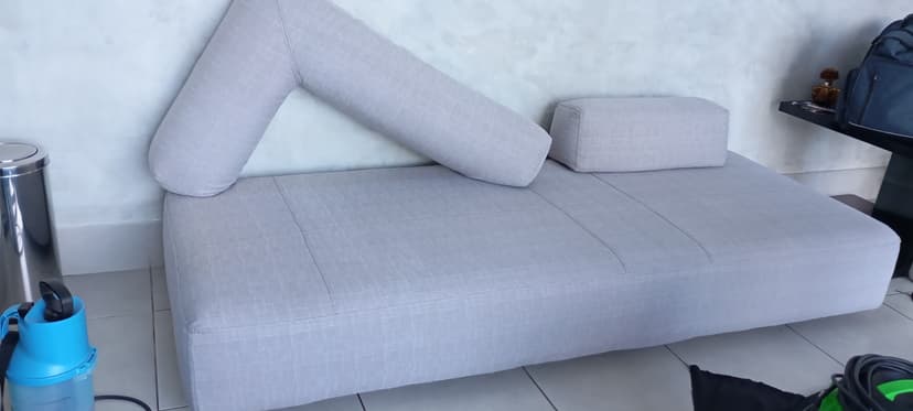 Trabalho de limpador de carpetes e estofados por Limpeza Pro |limpeza de estofados em Betim