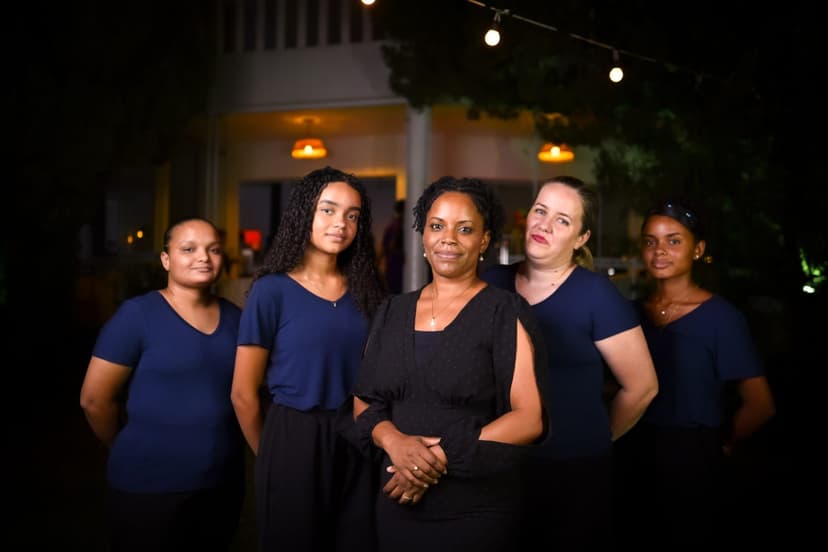 Trabalho de organizador e assessor de eventos por Élida Silva