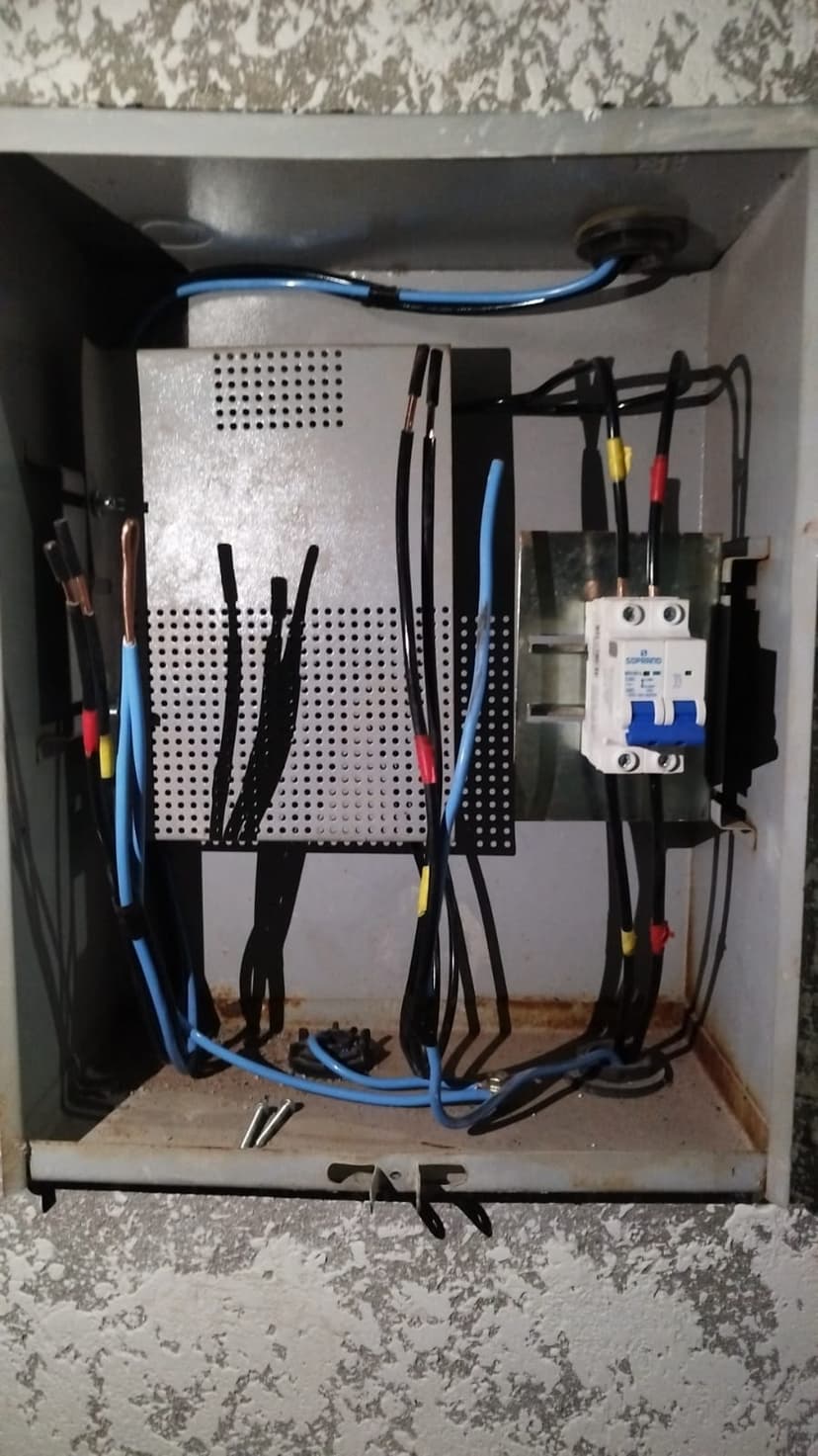 Trabalho de eletricista por João Siqueira