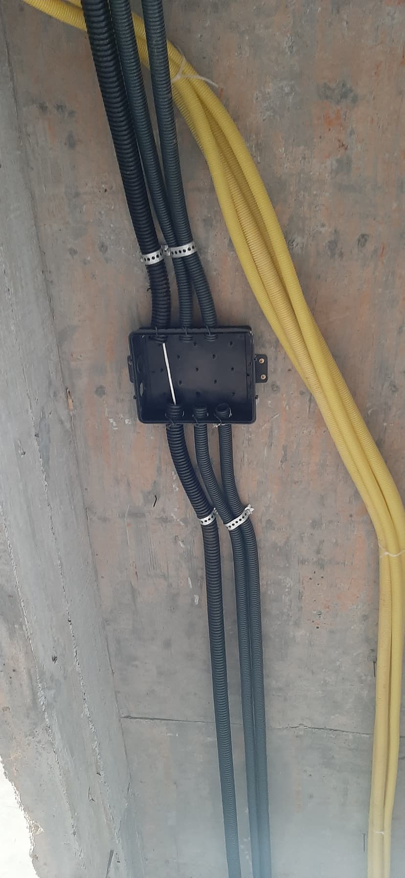 Trabalho de eletricista por Julio Cesar