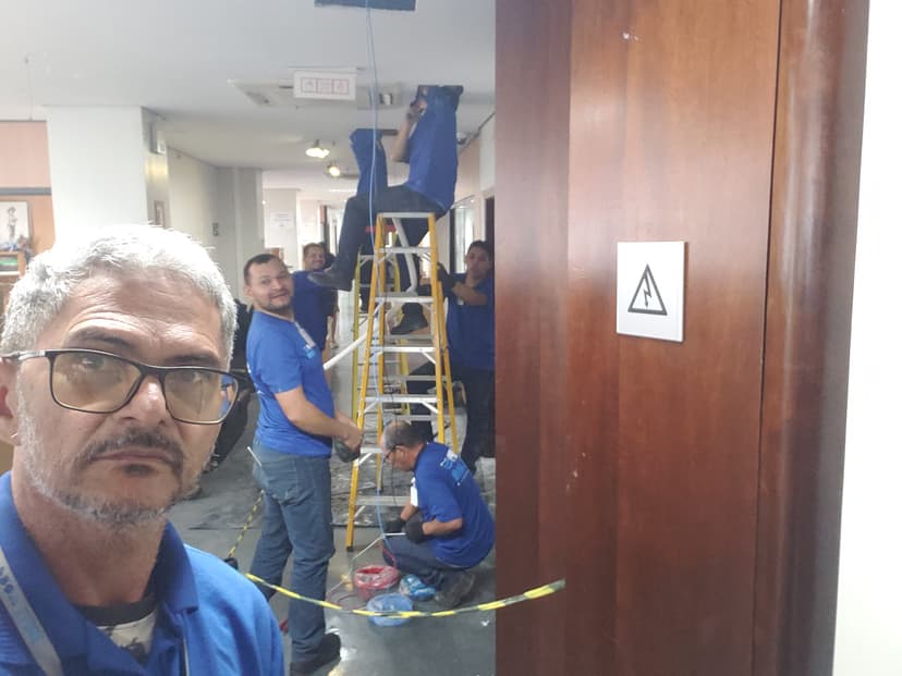 Trabalho de eletricista por Técnico Elman