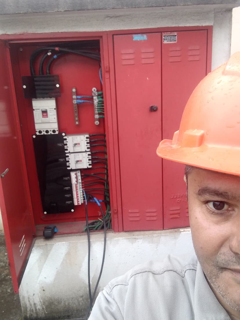 Trabalho de eletricista por Luiz