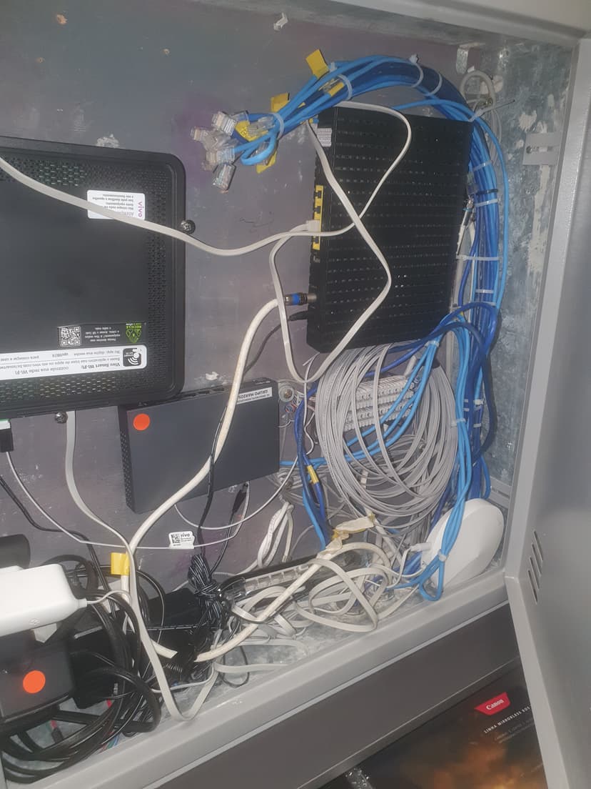 Trabalho de técnico em redes, telefonia e tv à cabo por Tiago