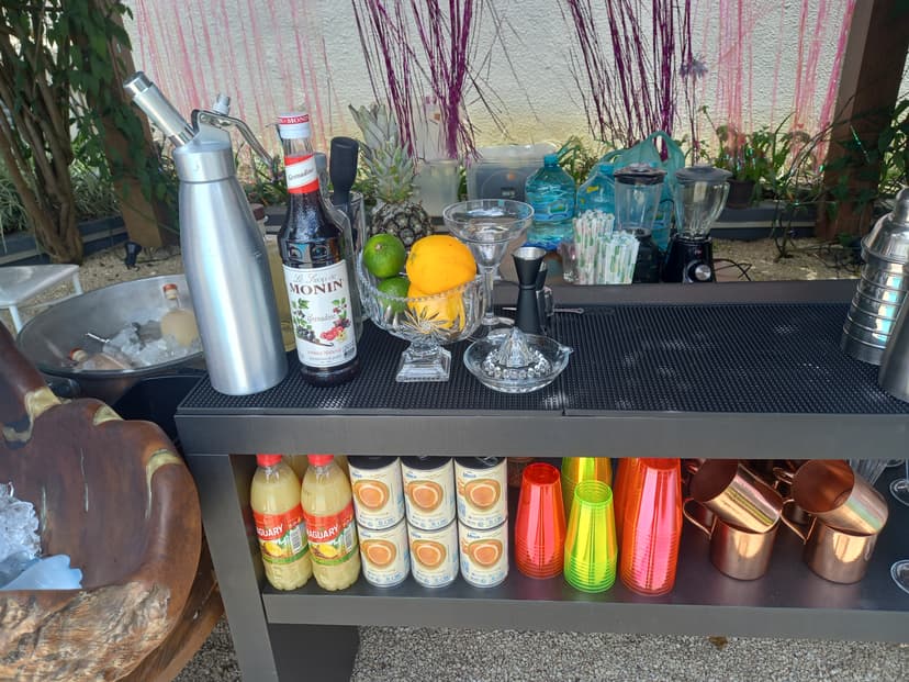 Trabalho de garçom por Jossana