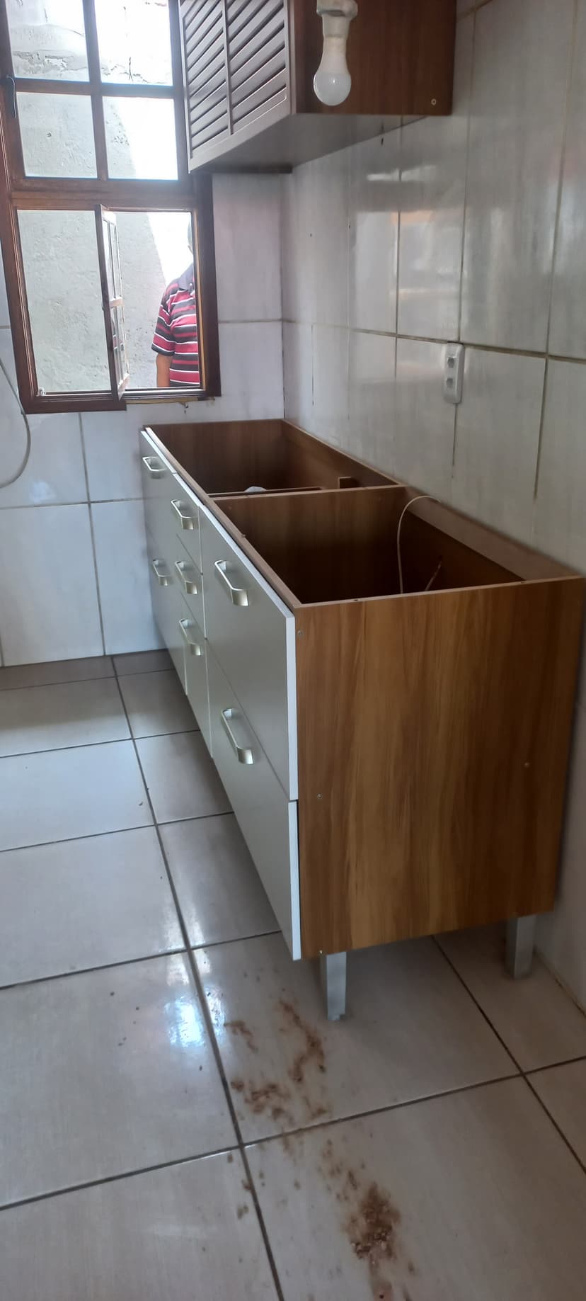 Trabalho de montador de móveis por Lauro