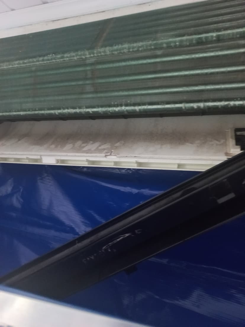 Trabalho de técnico em ar condicionado por Rodrigues