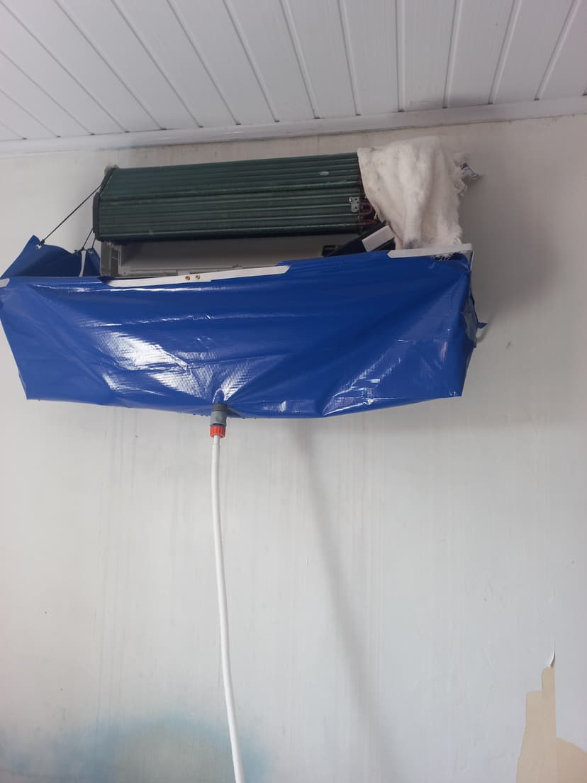 Trabalho de técnico em ar condicionado por Rodrigues