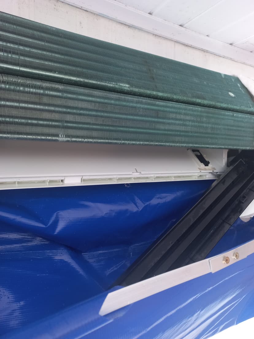 Trabalho de técnico em ar condicionado por Rodrigues