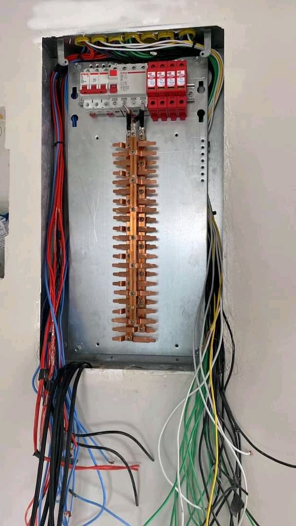 Trabalho de eletricista por Ricardo