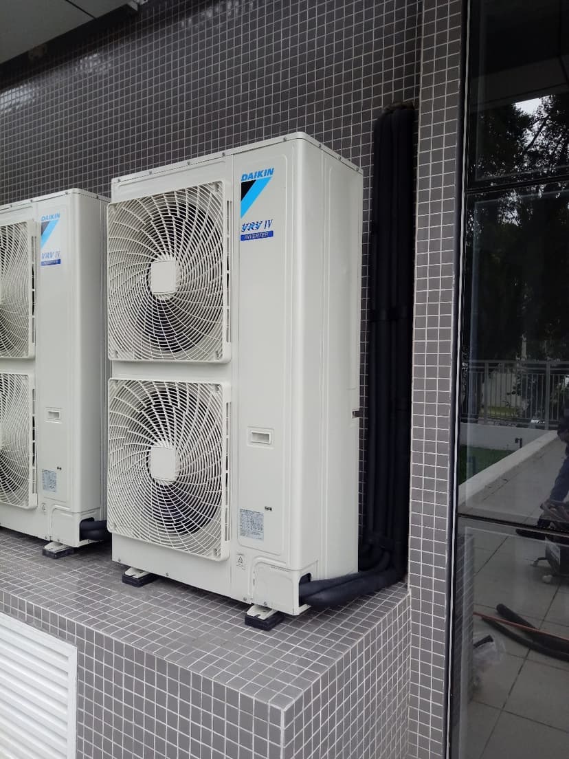 Trabalho de técnico em ar condicionado por Edson