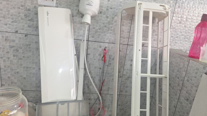 Trabalho de técnico em ar condicionado por Roseli