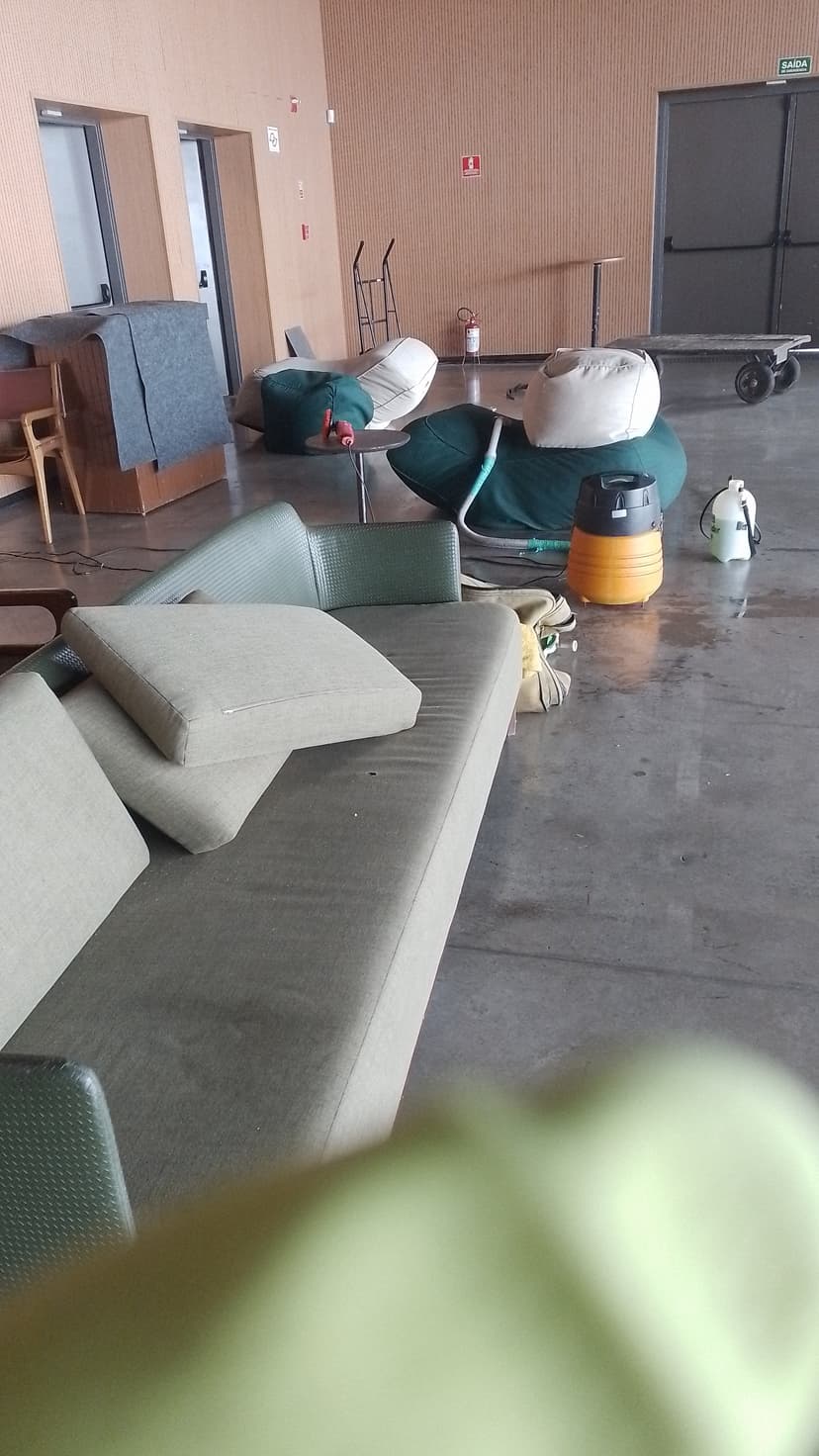 Trabalho de limpador de carpetes e estofados por Joao Moraes