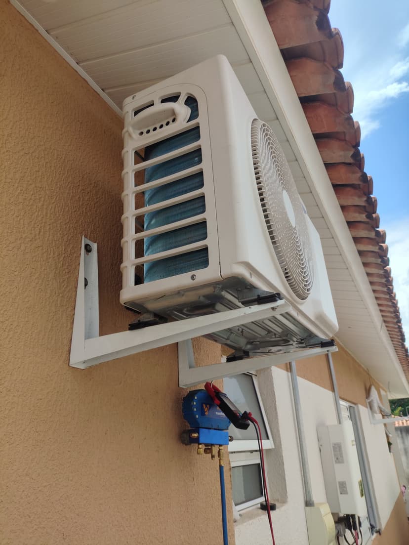 Trabalho de técnico em ar condicionado por Ednilson