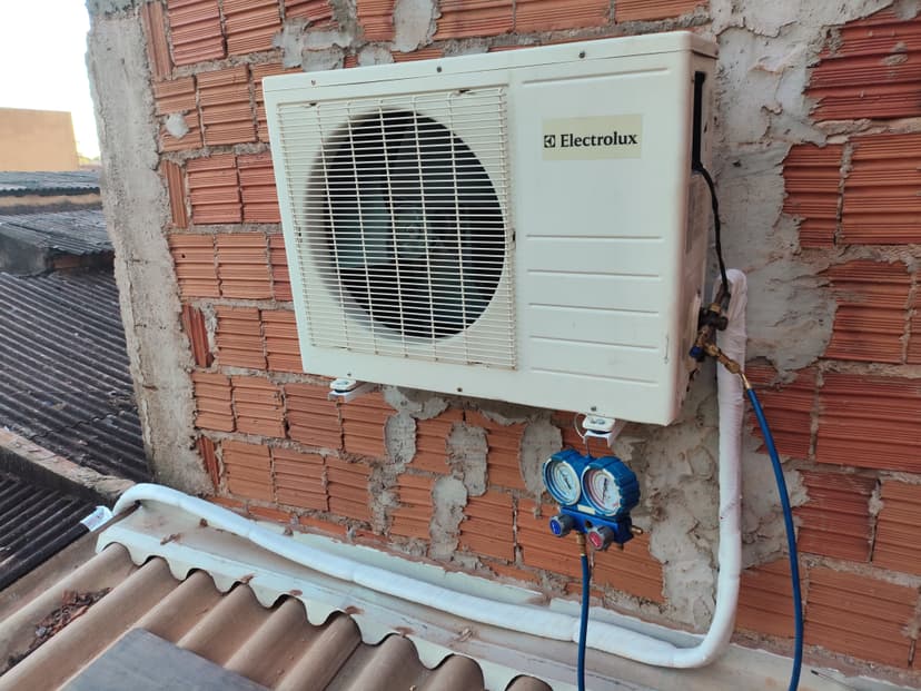 Trabalho de técnico em ar condicionado por Ednilson