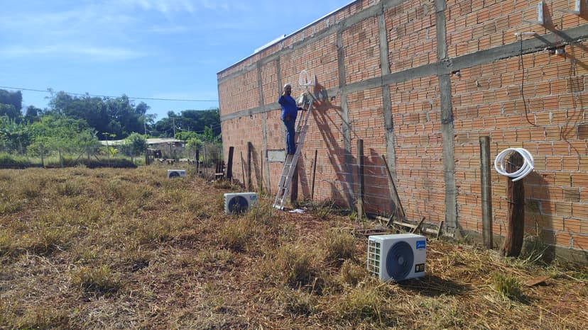 Trabalho de técnico em ar condicionado por Fernando