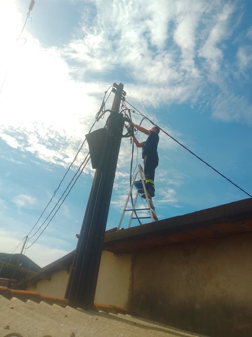 Trabalho de eletricista por Célio