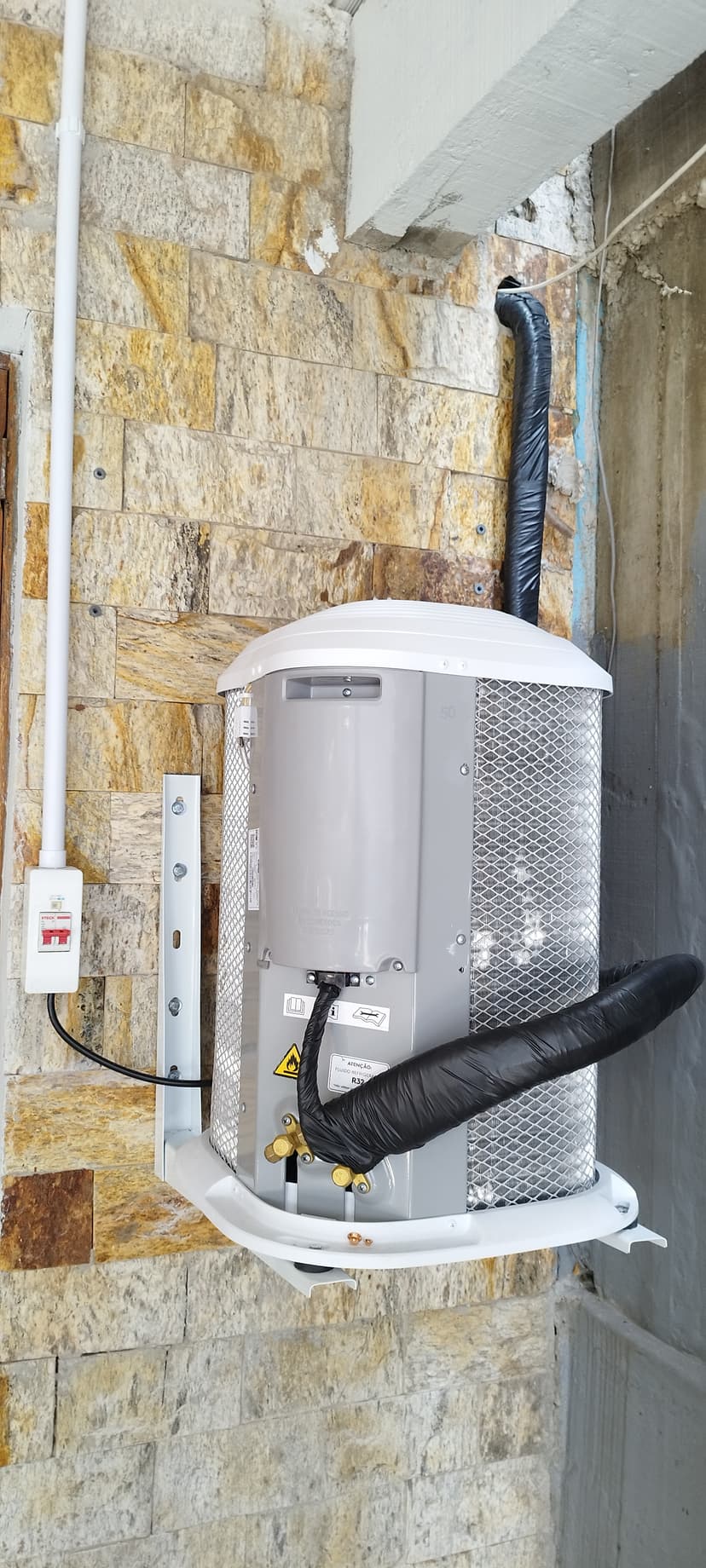 Trabalho de técnico em ar condicionado por Michel