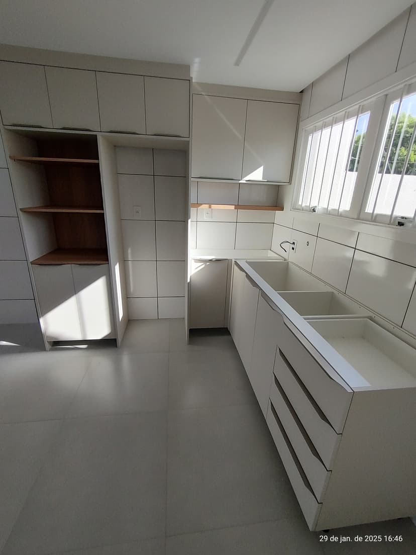 Trabalho de montador de móveis por Oséias