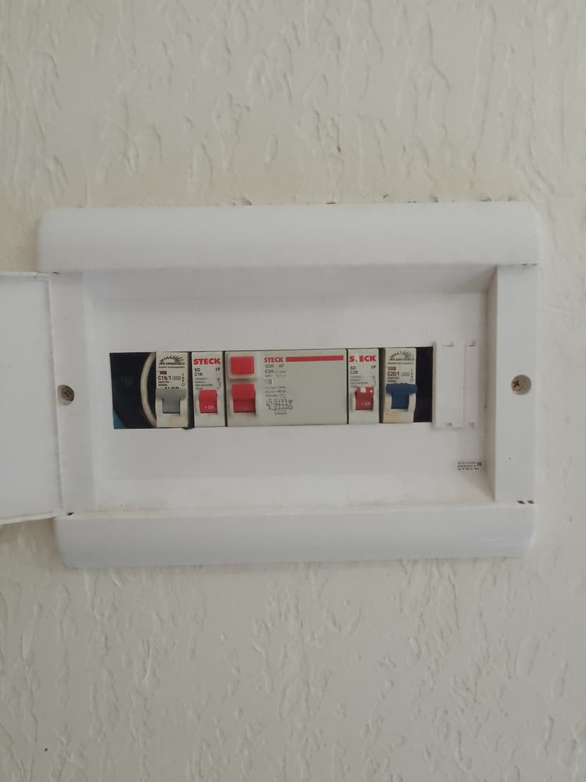 Trabalho de eletricista por Célio