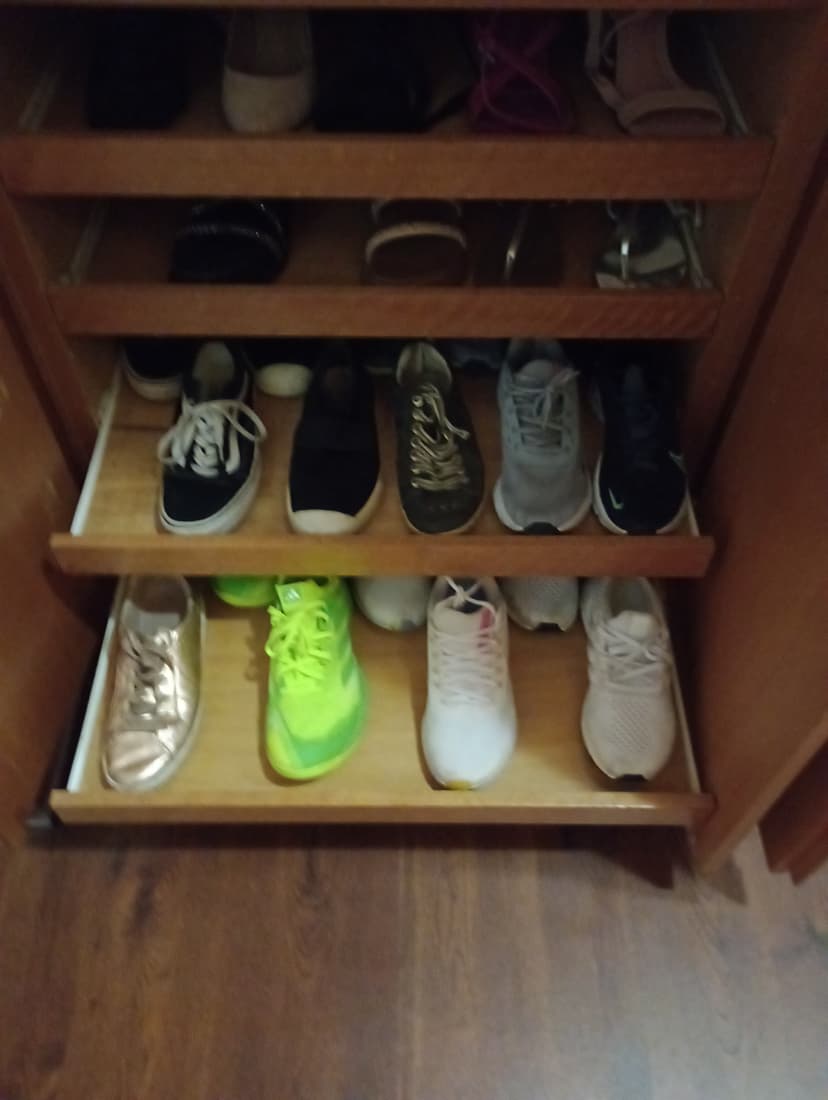 Trabalho de lavadeira e passadeira de roupas por Ana