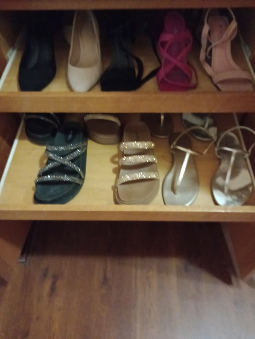 Trabalho de lavadeira e passadeira de roupas por Ana