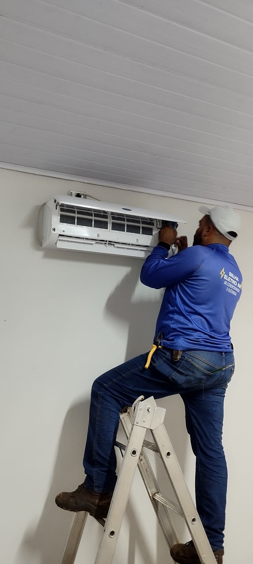 Trabalho de técnico em ar condicionado por Fernando