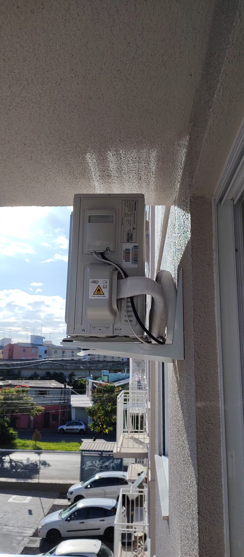 Trabalho de técnico em ar condicionado por Ar Limpo Climatização