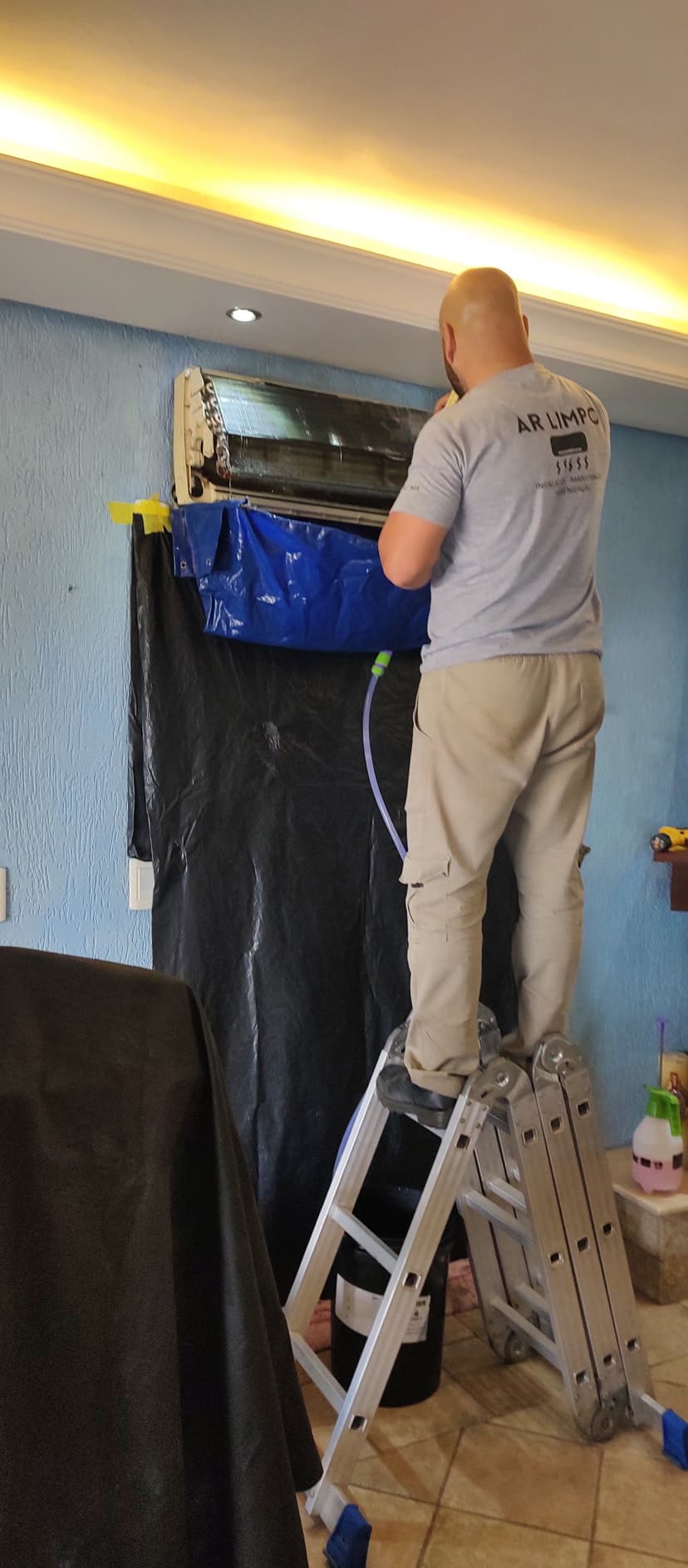 Trabalho de técnico em ar condicionado por Ar Limpo Climatização