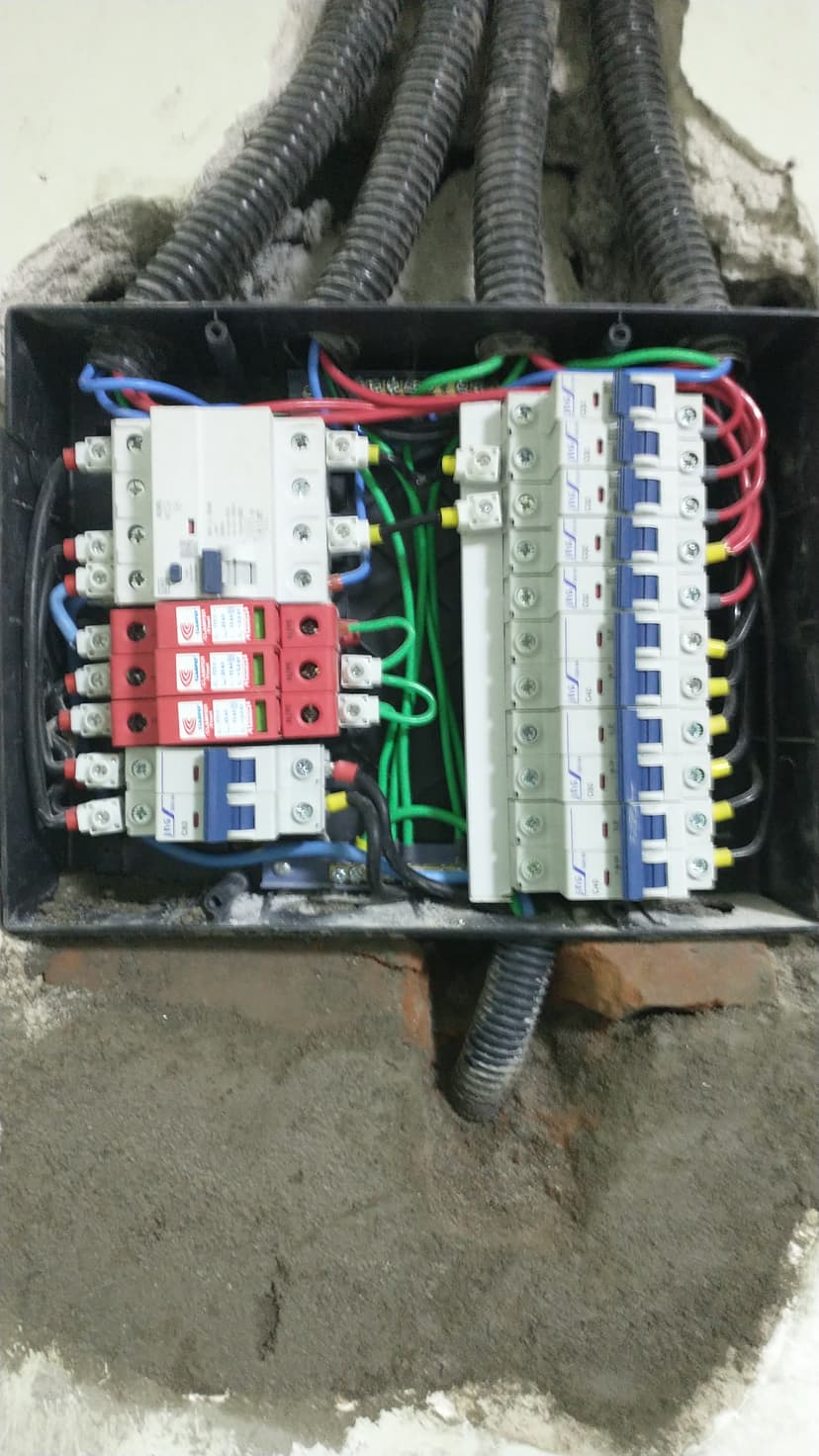 Trabalho de eletricista por Sr Roque